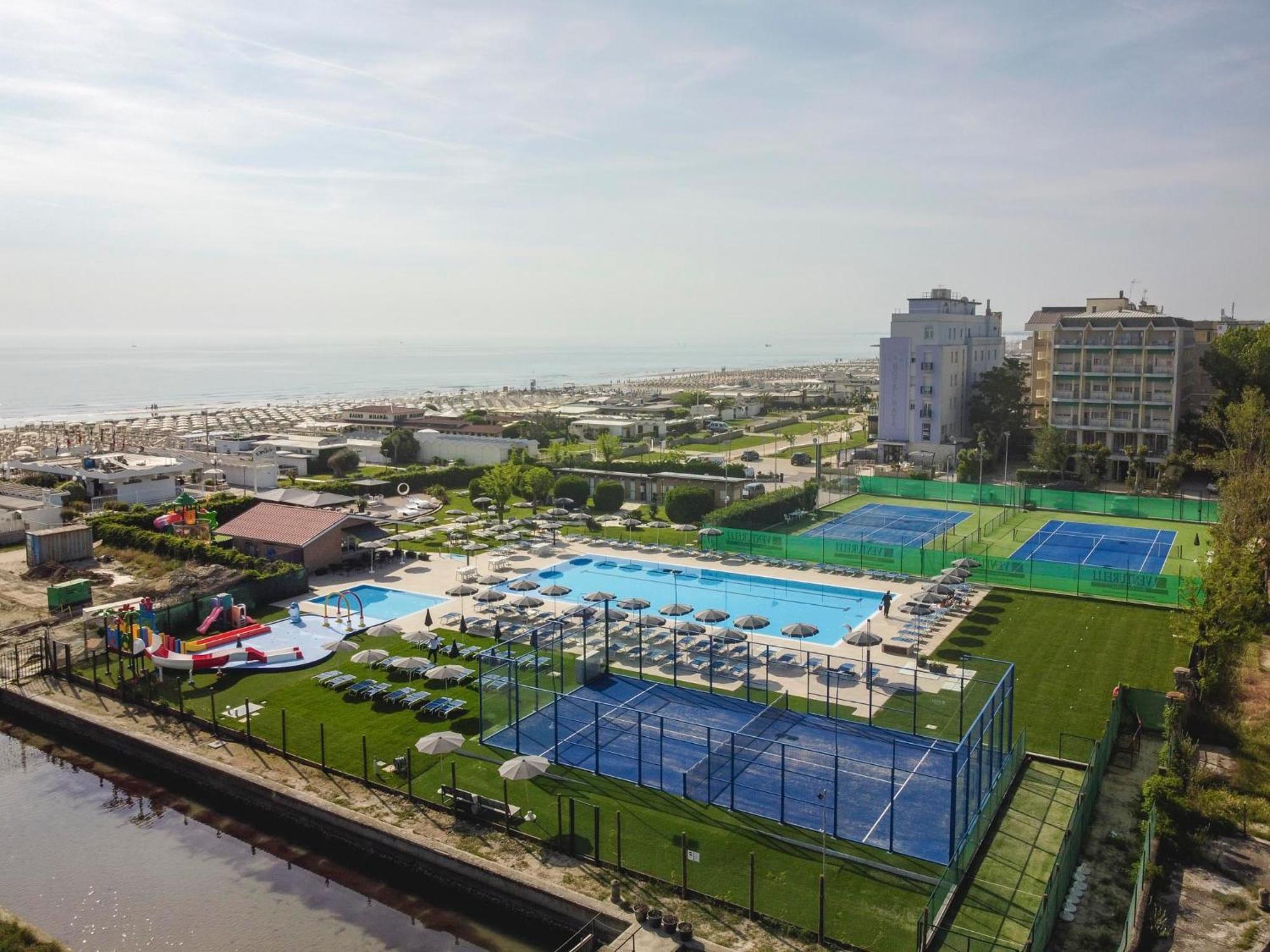 Hotel Baya - In Centro, Sul Mare Мілано-Маріттіма Екстер'єр фото
