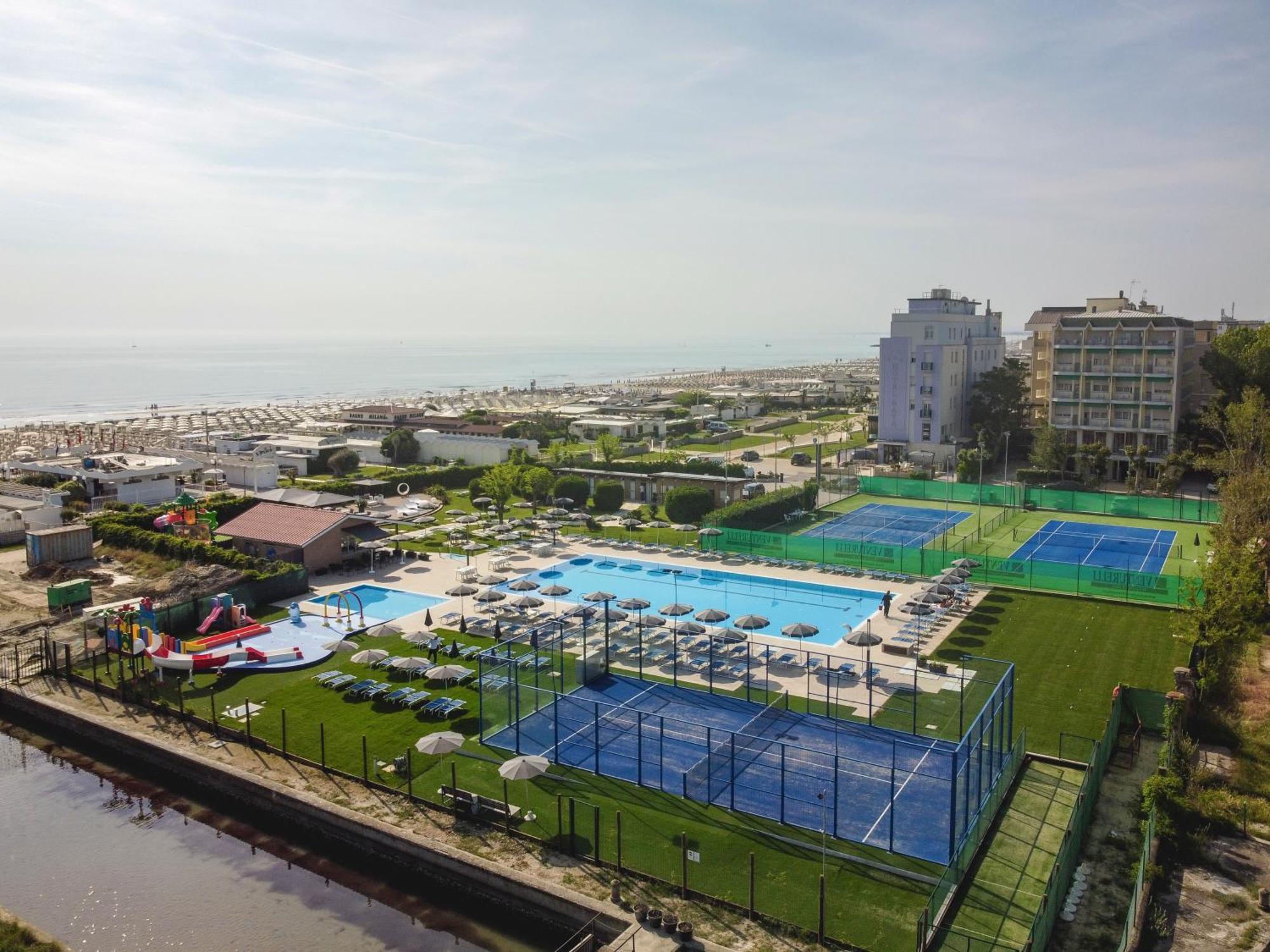 Hotel Baya - In Centro, Sul Mare Мілано-Маріттіма Екстер'єр фото